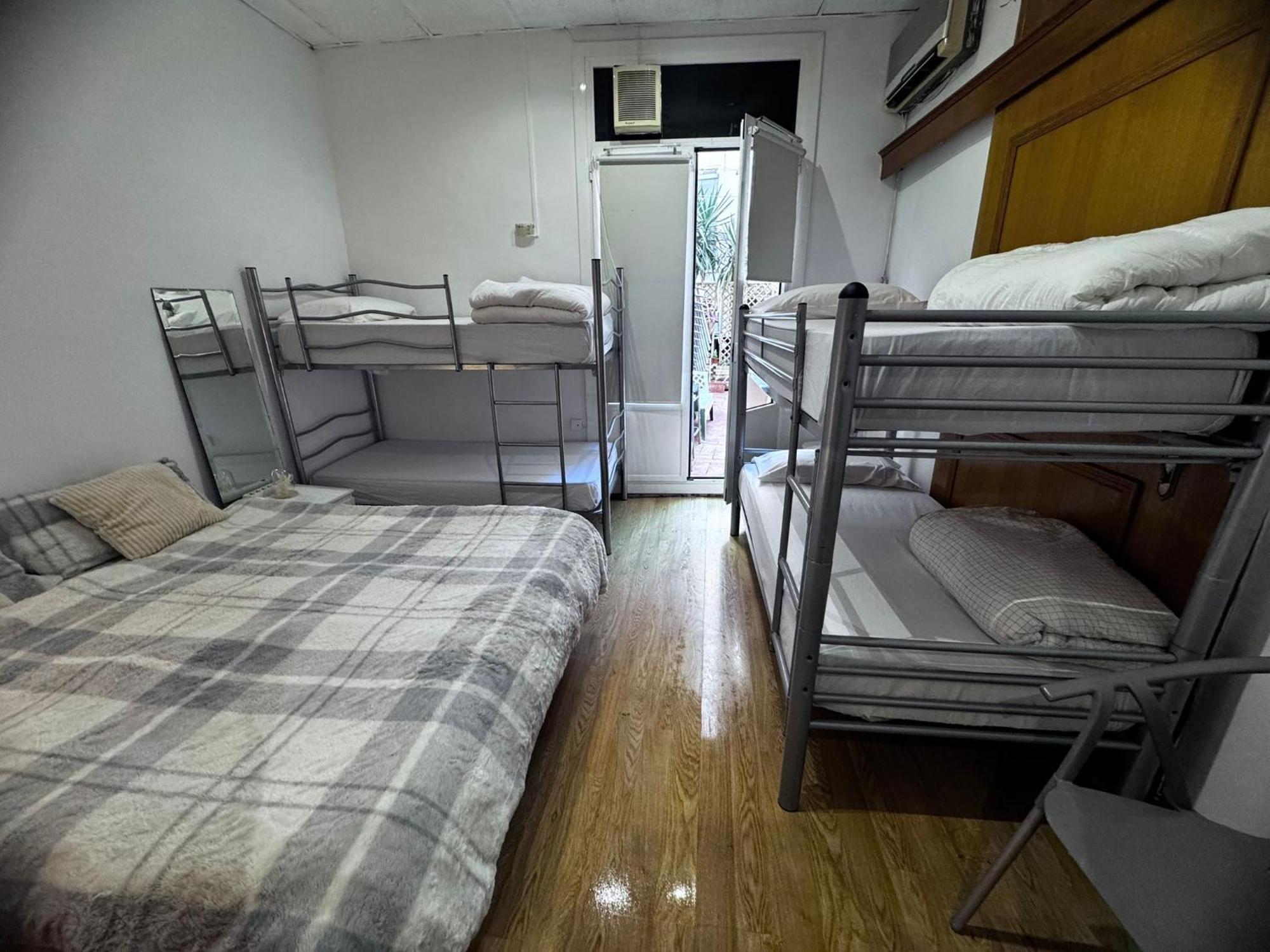 Habitacion Para Grupos Y Familias Hasta 8 Barcelona Kültér fotó